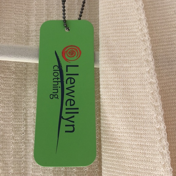 Cream merino wool jacket/cardigan.Ribbed back and sleeves contrast with the knit - Picture 4 of 10